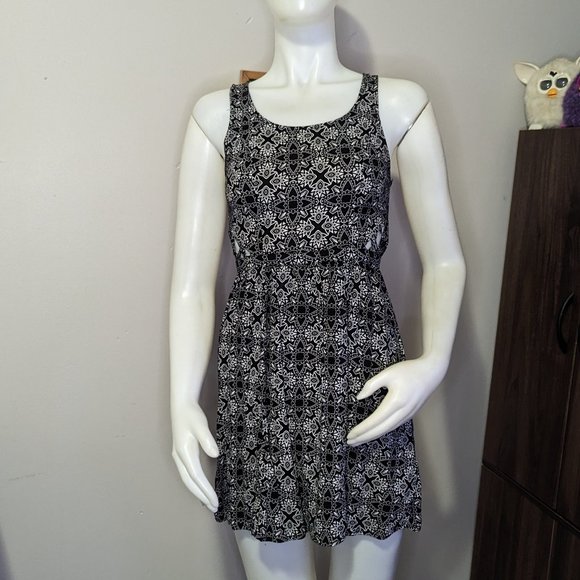 Divided by H&M Patterned Sleeveless Dress with Cutouts 2 EUC - Picture 1 of 6